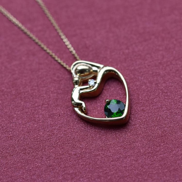 Zlatý prívesok s diopsidom 40423