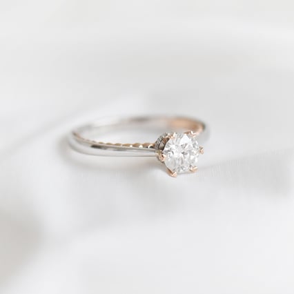 Zásnubný prsteň so srdcovými krapňami Anso