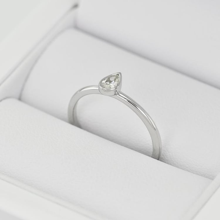 Zlatý prsteň s pear diamantom 22445