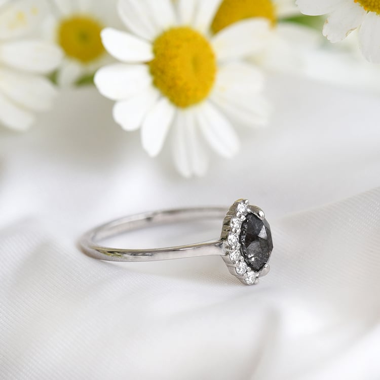 prsteň so salt and pepper diamantom zo zlata 82214