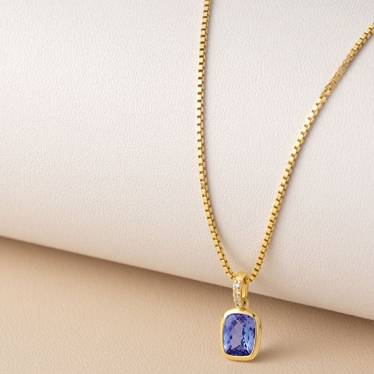 Zlatý bezel prívesok s cushion tanzanitom a lab-grown diamantmi Beverly 136548