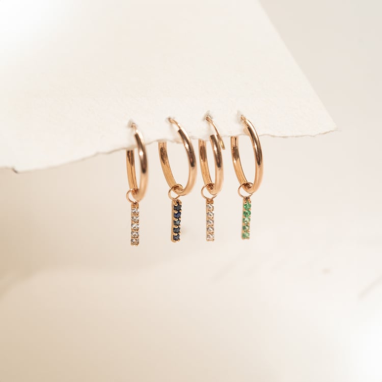 Zlaté visiace náušnice s bielymi topásmi Christy 138361