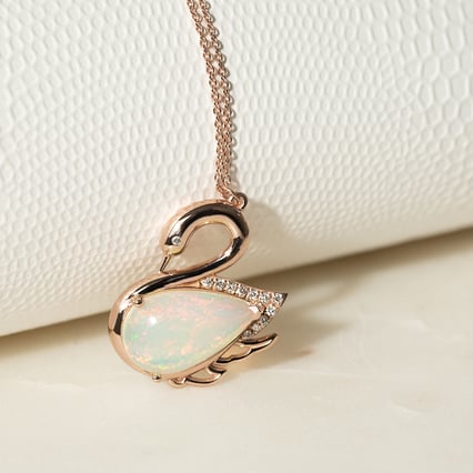 Opálový prívesok z ružového zlata v tvare labute Svane