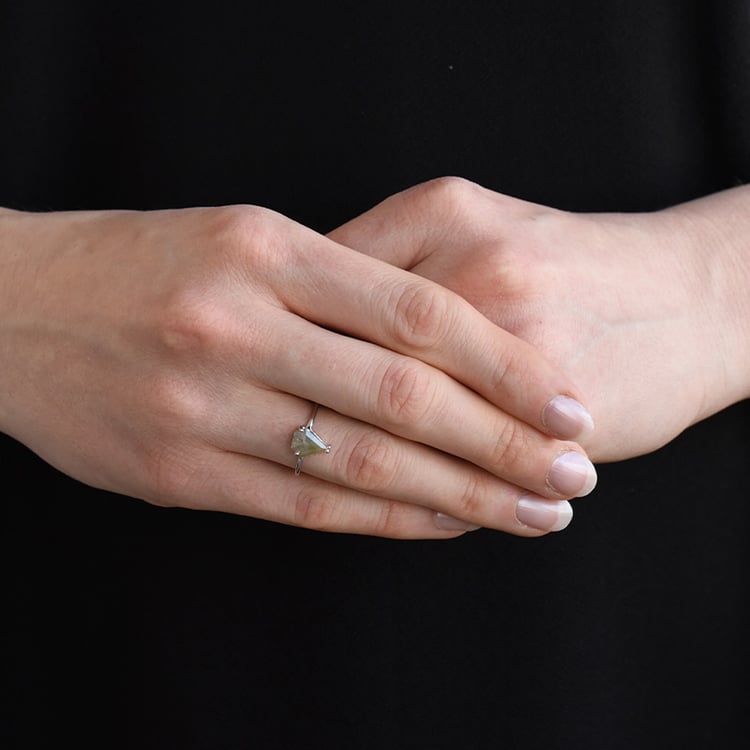 Prsteň s pentagon salt and pepper diamantom z bieleho zlata 79490