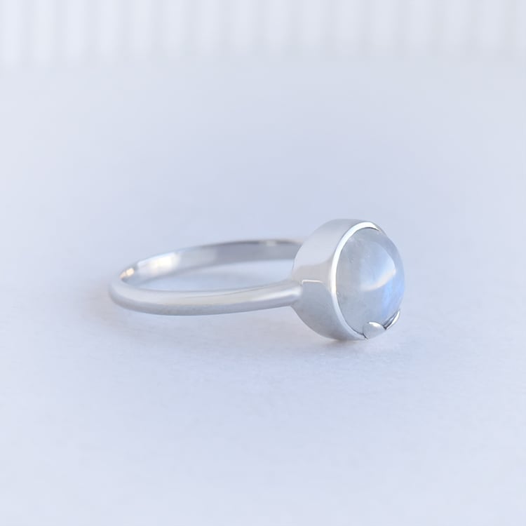 Zlatý prsteň s cabochon kameňom 96428