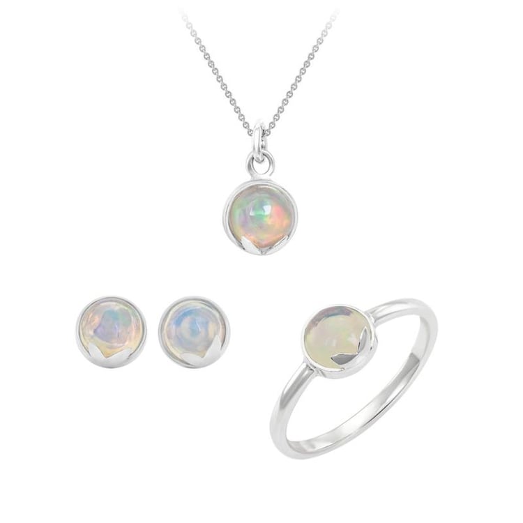 Zlatá kolekcia šperkov s opálmi 