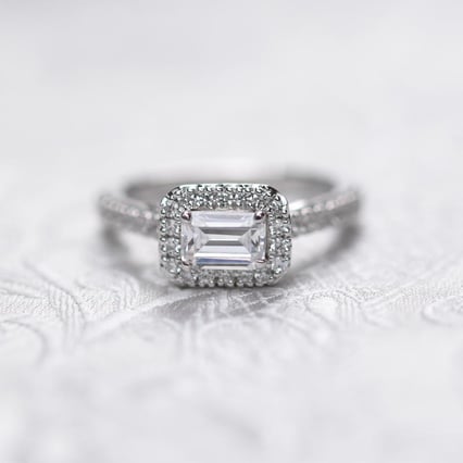 Zásnubný prsteň s emerald diamantom Kara