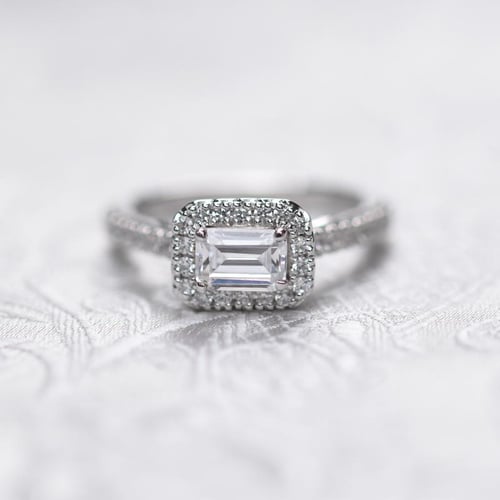 Zásnubný prsteň s emerald diamantom Kara