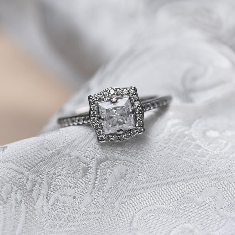 Zásnubný prsteň s diamantom 49601