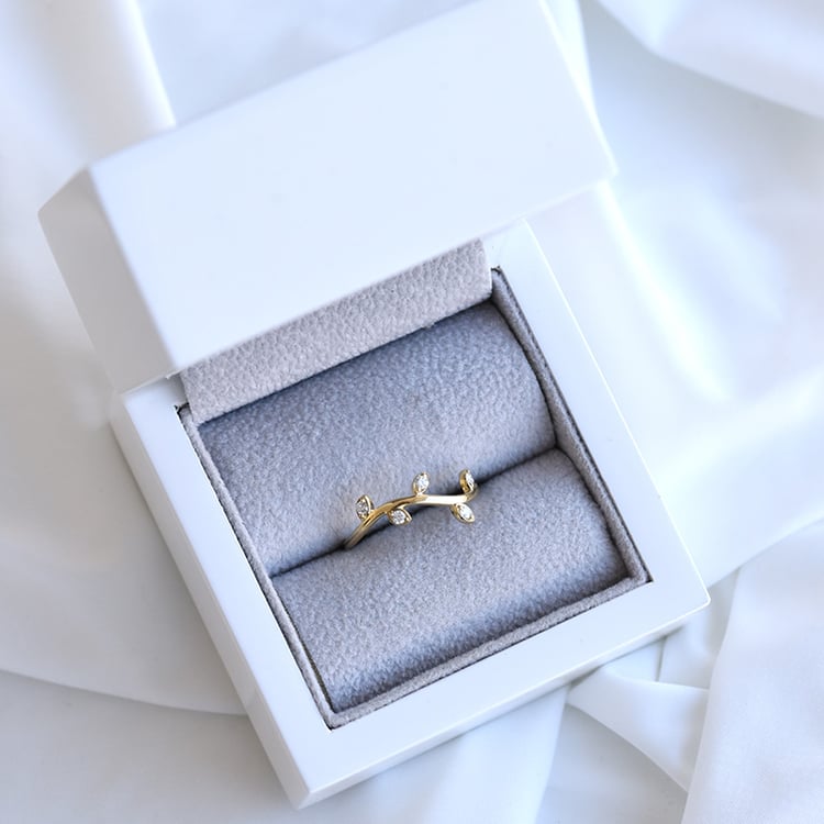 Netradičný diamantový prsteň 84819