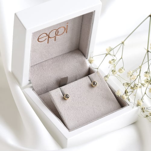 Zlaté bezel náušnice s 0.52ct salt and pepper diamantmi Aiman