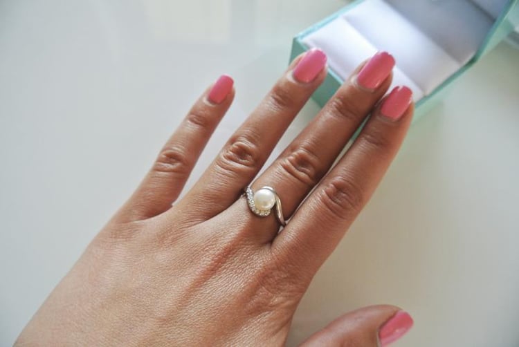 Prsteň zo striebra s perlou 5578