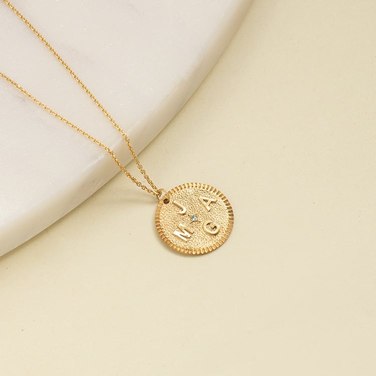 Personalizovaný prívesok s drahokamom a písmenom Gary 137915