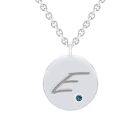 Strieborný prívesok s modrým diamantom a gravírom písmena Rei