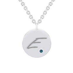 Strieborný prívesok s modrým diamantom a gravírom písmena Rei