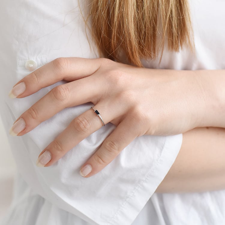 Prsteň v minimalistickom dizajne 90380