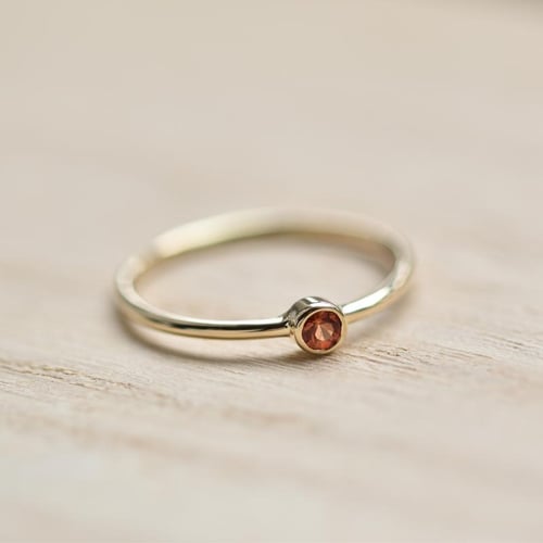 Zlatý minimalistický prsteň s padparadscha zafírom Kathleen