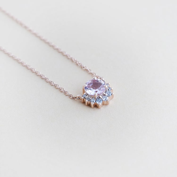 Zlatý náhrdelník s morganitom 95747