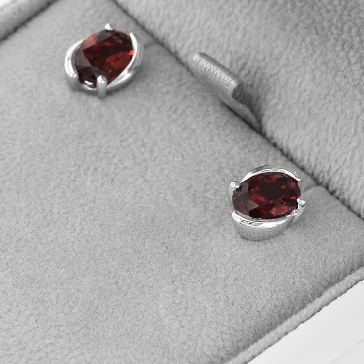 Náušnice s oválnymi granátmi 45424