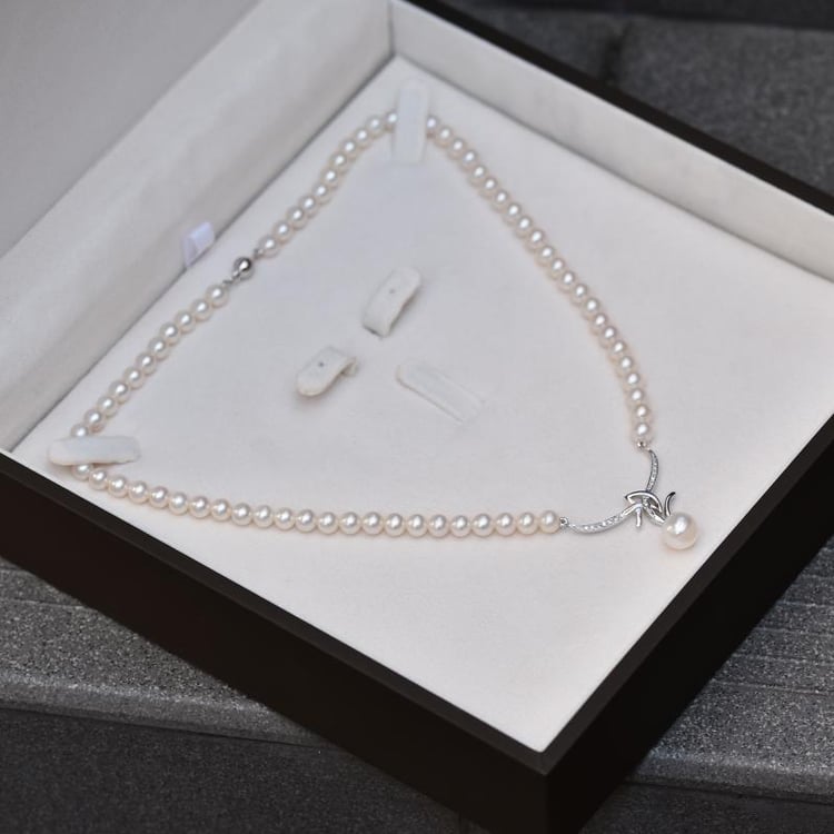 Perlový náhrdelník 149