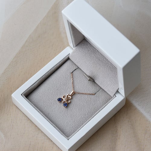 Prívesok v znamení Váh so zafírmi a diamantom Libra