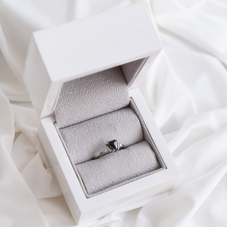 Zlatý zásnubný prsteň 90250