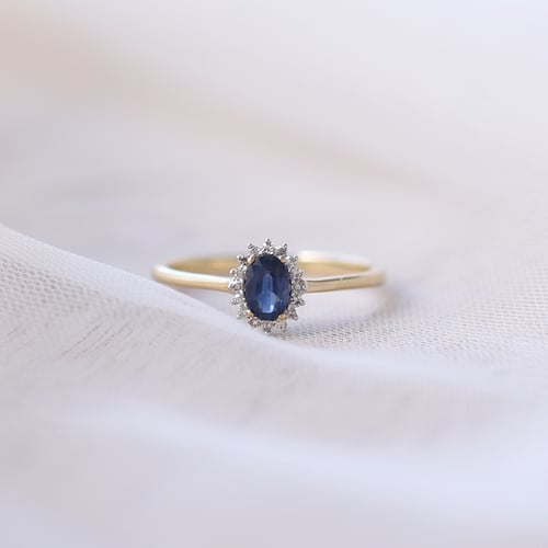 Zlatý prsteň s modrým zafírom a diamantmi Emele