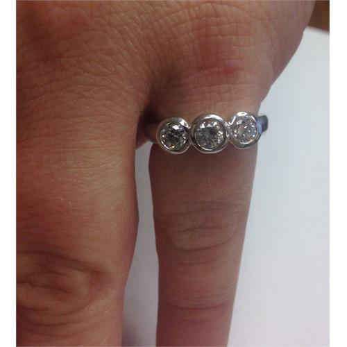 Zlatý diamantový zásnubný prsteň Nomie 7029