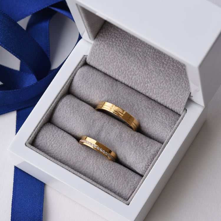 Zlaté snubné prstene s diamantmi 75975