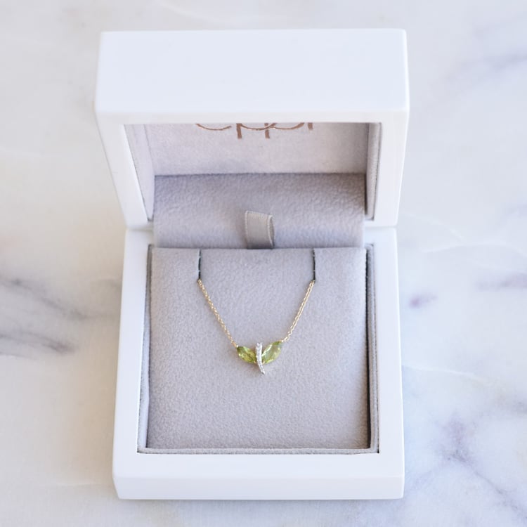 Elegantný náhrdelník so zelenými ametystmi 87072