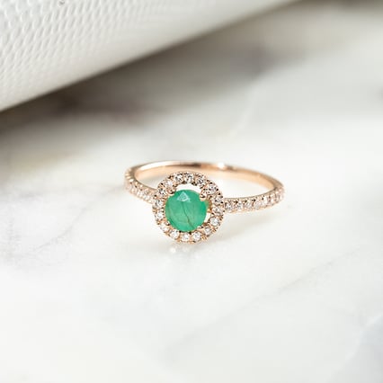 Halo prsteň so smaragdom a lab-grown diamantmi Kerau