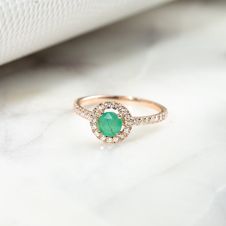 Halo prsteň so smaragdom a lab-grown diamantmi Kerau 132470