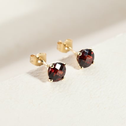 Zlaté náušnice s okrúhlymi granátmi Frey