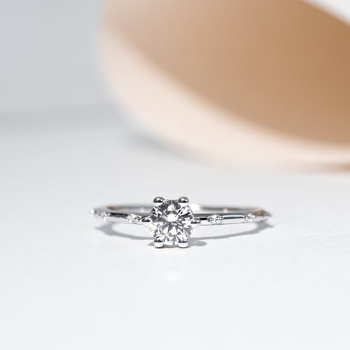 Nežný zásnubný prsteň s diamantmi Maisha