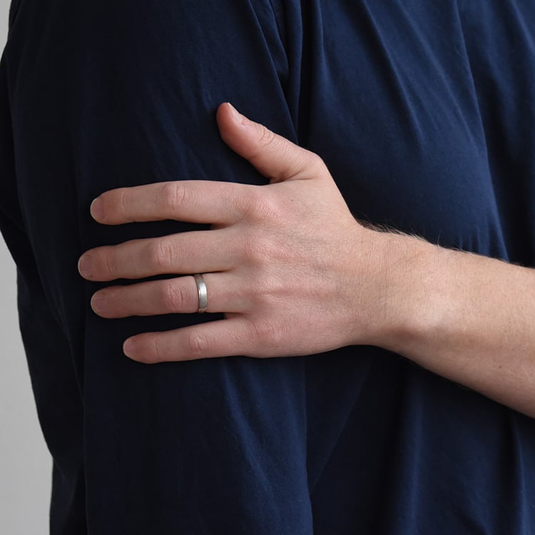 Pánsky zlatý snubný prsteň 75135