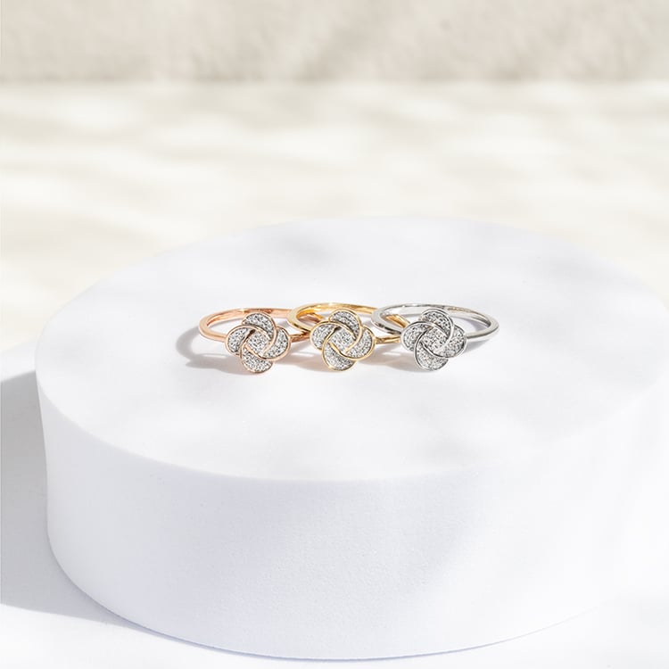 Zlatá kolekcia diamantových šperkov v tvare kvetu princ Iris 142377