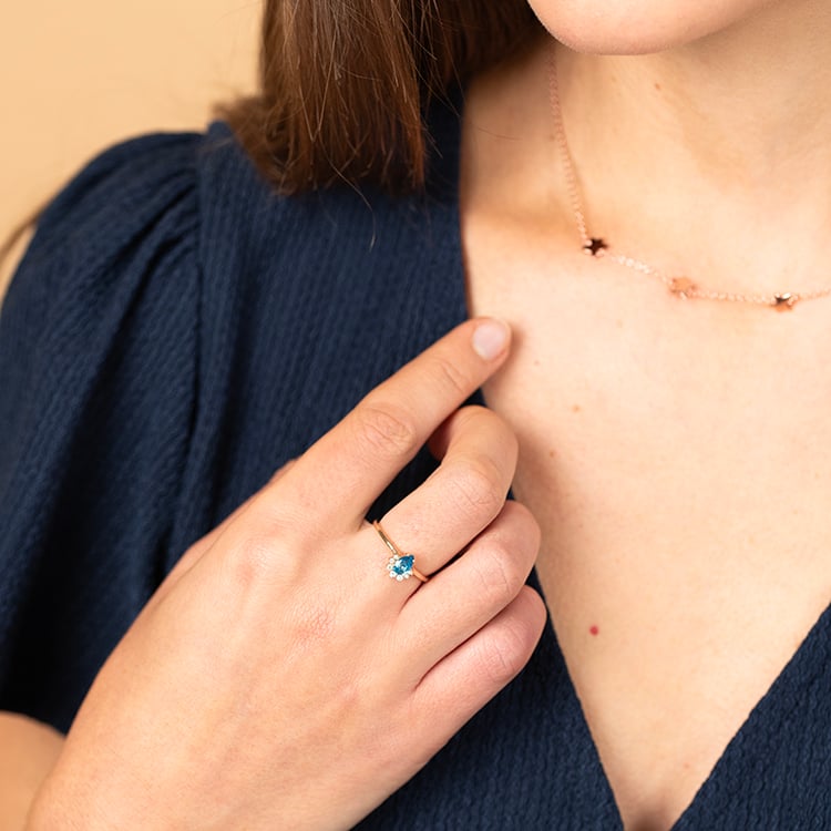 Zásnubný prsteň s 0.30ct IGI certifikovaným modrým lab-grown diamantom Aiza 147083