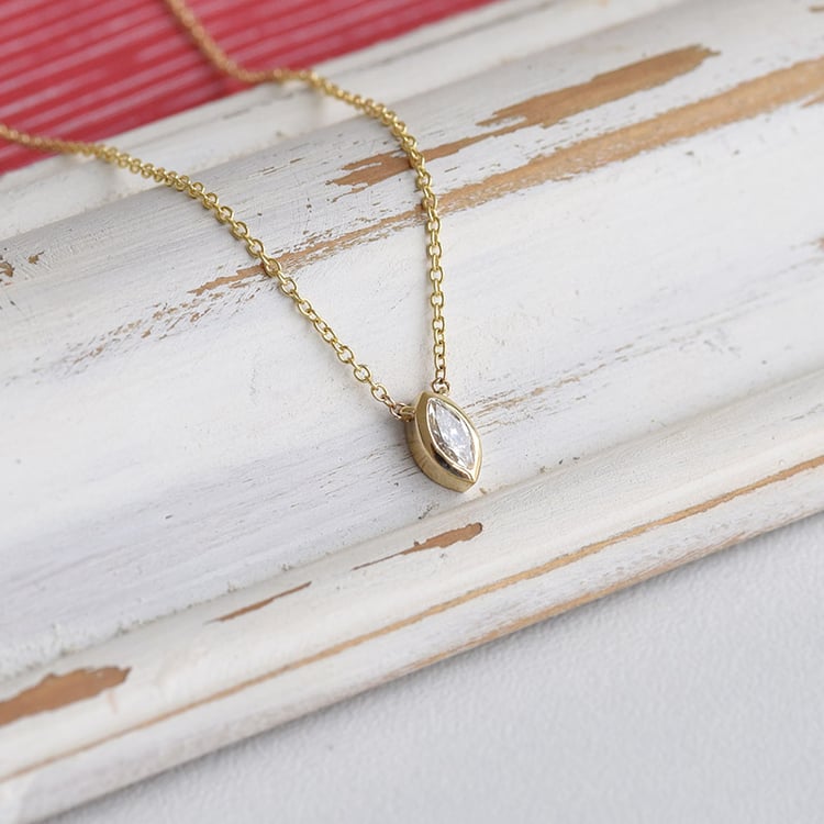 Náhrdelník s diamantom 84682