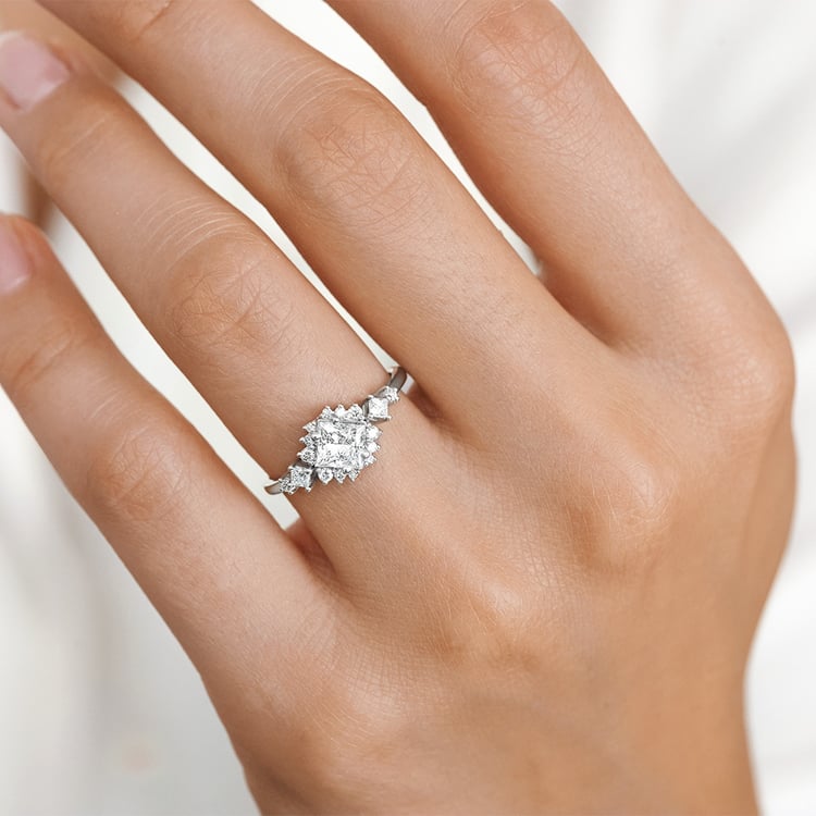 Zásnubný prsteň z bieleho zlata s princess lab-grown diamantom Medrie 158502