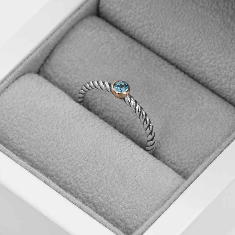 Strieborný prsteň s modrým topásom 51687