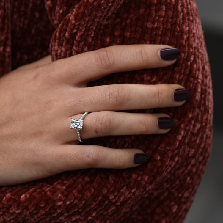 Zlatý zásnubný prsteň s emerald moissanitom Zena 66262