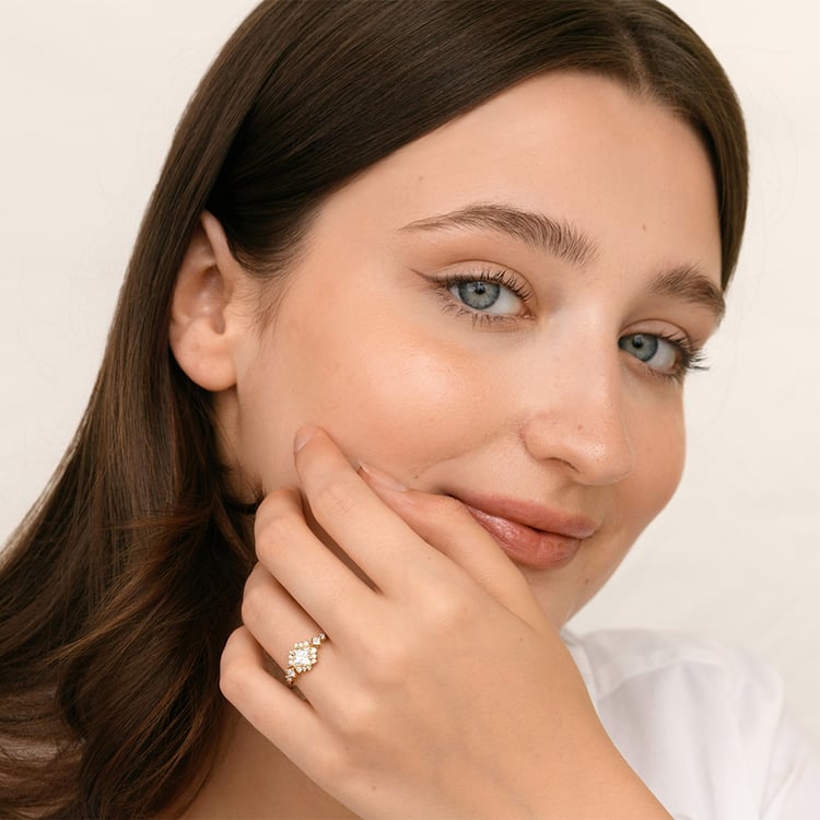 Zásnubný prsteň ze žltého zlata s princess lab-grown diamantom Medrie 158849