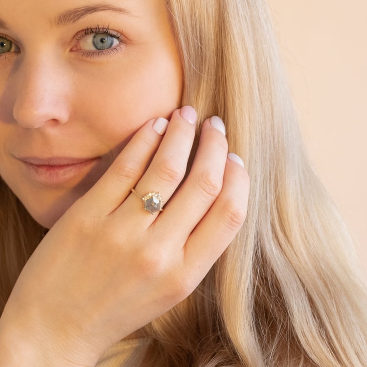 Zlatý prsteň s hexagon salt and pepper diamantom Diana 100949