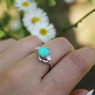 Strieborný prsteň so zeleným opálom