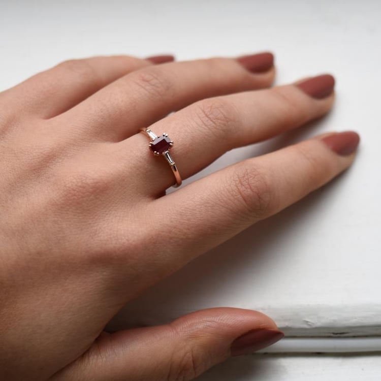 Rubínový zásnubný prsteň 10170