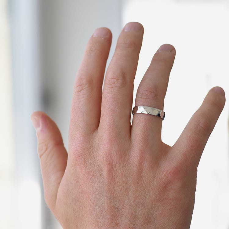 Snubný reliéfne prsteň 61879