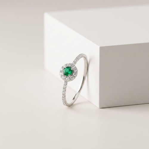Strieborný halo prsteň so smaragdom a lab-grown diamantmi Louisa