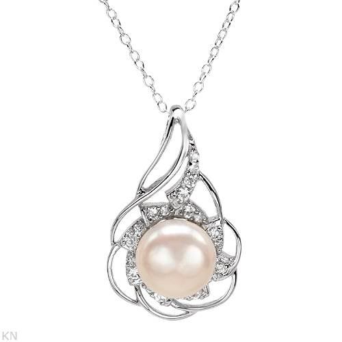 Strieborný náhrdelník s perlou