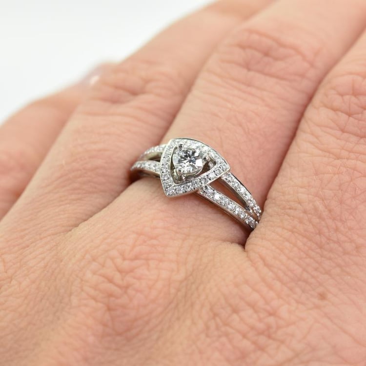 Platinový zásnubný prsteň s diamantmi Odisa 11692