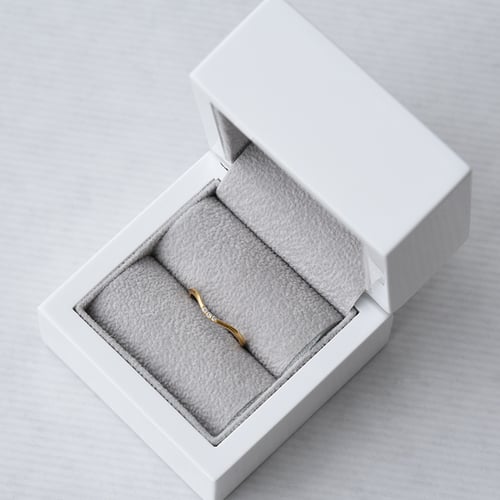 Minimalistický vykrojený prsteň s tremi diamantmi Moore